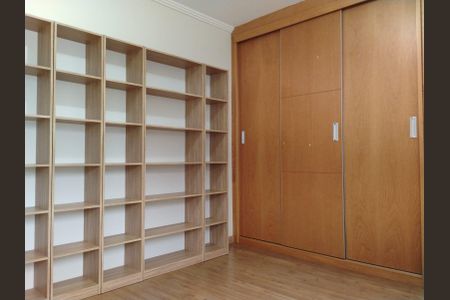 Casa à venda com 219m², 3 quartos e 4 vagas Casa à venda com 219m², 3 quartos e 4 vagasQuarto