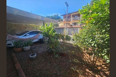 Casa à venda com 263m², 3 quartos e 3 vagas