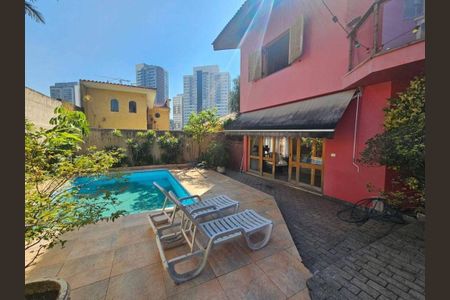 Casa à venda com 4 quartos, 500m² em Butantã, São Paulo