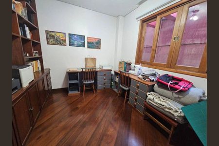 Casa à venda com 4 quartos, 500m² em Butantã, São Paulo