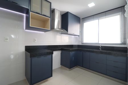 Apartamento para alugar com 102m², 3 quartos e 2 vagasCozinha