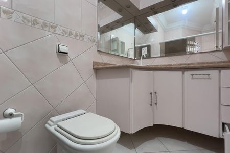 Casa à venda com 230m², 3 quartos e 4 vagasBanheiro da Suíte 2