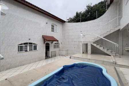 Casa à venda com 230m², 3 quartos e 4 vagasÁrea externa