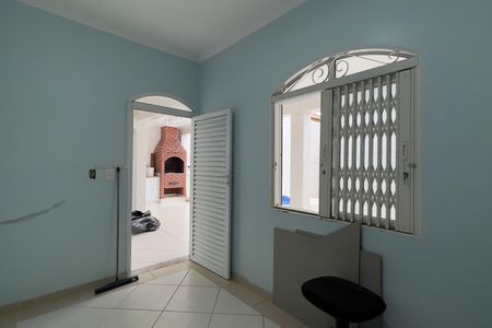 Casa à venda com 230m², 3 quartos e 4 vagasQuartos de Serviço
