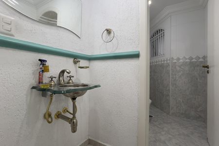 Casa à venda com 230m², 3 quartos e 4 vagasLavabo