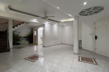 Casa à venda com 230m², 3 quartos e 4 vagasSala