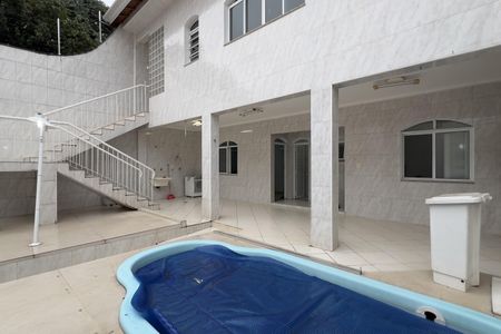 Casa à venda com 230m², 3 quartos e 4 vagasÁrea externa