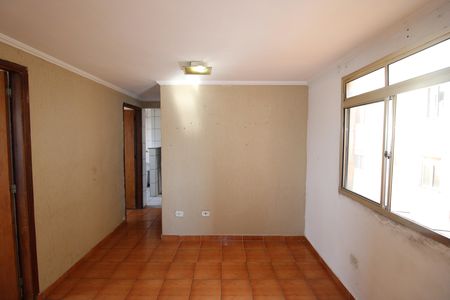 Sala de apartamento para alugar com 2 quartos, 50m² em Conjunto Habitacional Fazenda do Carmo, São Paulo