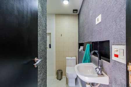 Casa para alugar com 134m², 3 quartos e 3 vagas Casa para alugar com 134m², 3 quartos e 3 vagasEscritório - Banheiro