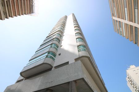 Apartamento para alugar com 75m², 2 quartos e 1 vaga Apartamento para alugar com 75m², 2 quartos e 1 vagaFachada