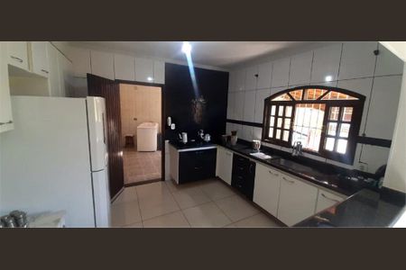 Casa à venda com 3 quartos, 212m² em Jardim Edith, São Paulo