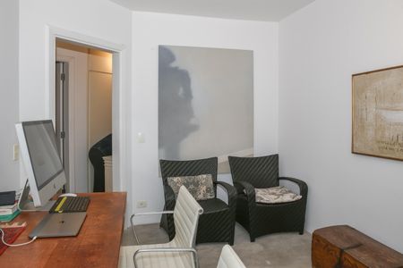 Apartamento à venda com 247m², 4 quartos e 4 vagas Apartamento à venda com 247m², 4 quartos e 4 vagasQuarto 4