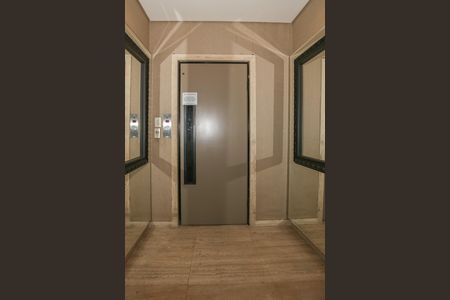 Apartamento à venda com 247m², 4 quartos e 4 vagas Apartamento à venda com 247m², 4 quartos e 4 vagasHall do Elevador