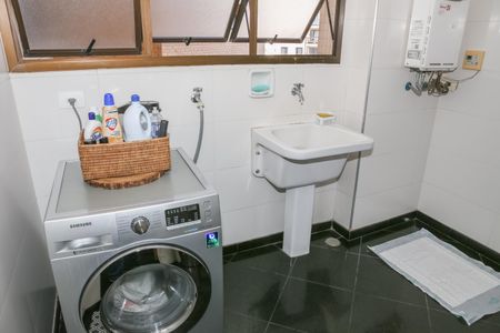 Apartamento à venda com 247m², 4 quartos e 4 vagas Apartamento à venda com 247m², 4 quartos e 4 vagasÁrea de Serviço