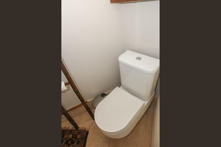 Apartamento à venda com 247m², 4 quartos e 4 vagas Apartamento à venda com 247m², 4 quartos e 4 vagasLavabo