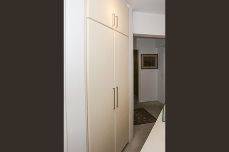 Apartamento à venda com 247m², 4 quartos e 4 vagas Apartamento à venda com 247m², 4 quartos e 4 vagasCorredor