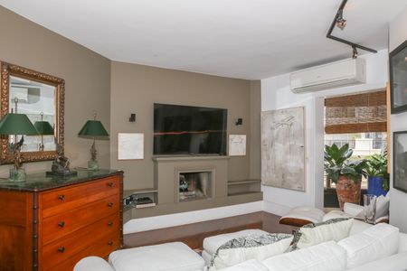 Apartamento à venda com 247m², 4 quartos e 4 vagas Apartamento à venda com 247m², 4 quartos e 4 vagasSala