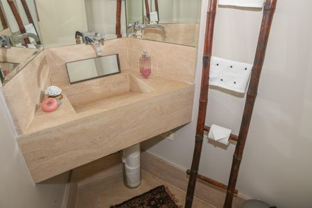 Apartamento à venda com 247m², 4 quartos e 4 vagas Apartamento à venda com 247m², 4 quartos e 4 vagasLavabo