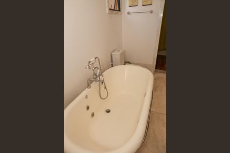 Apartamento à venda com 247m², 4 quartos e 4 vagas Apartamento à venda com 247m², 4 quartos e 4 vagasBanheiro da Suíte 1