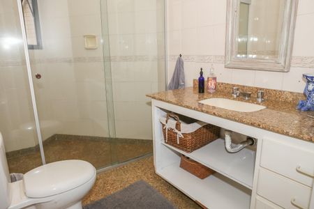 Apartamento à venda com 247m², 4 quartos e 4 vagas Apartamento à venda com 247m², 4 quartos e 4 vagasBanheiro Social