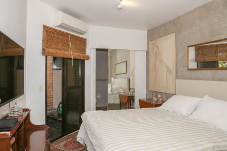 Apartamento à venda com 247m², 4 quartos e 4 vagas Apartamento à venda com 247m², 4 quartos e 4 vagasSuíte 2