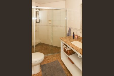 Apartamento à venda com 247m², 4 quartos e 4 vagas Apartamento à venda com 247m², 4 quartos e 4 vagasBanheiro Social