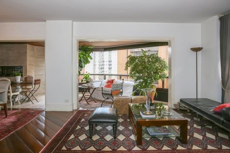 Apartamento à venda com 247m², 4 quartos e 4 vagas Apartamento à venda com 247m², 4 quartos e 4 vagasSala