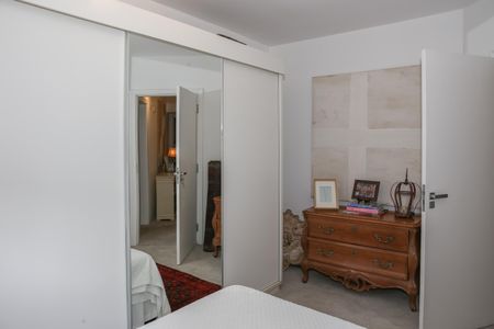 Apartamento à venda com 247m², 4 quartos e 4 vagas Apartamento à venda com 247m², 4 quartos e 4 vagasQuarto 3