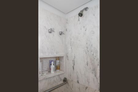 Apartamento à venda com 247m², 4 quartos e 4 vagas Apartamento à venda com 247m², 4 quartos e 4 vagasBanheiro da Suíte 1