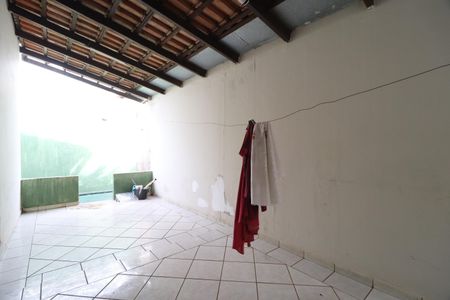 Casa para alugar com 60m², 2 quartos e 1 vagaÁrea de Serviço