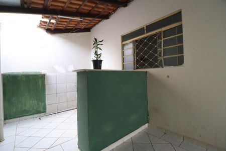 Casa para alugar com 60m², 2 quartos e 1 vagaÁrea de Serviço