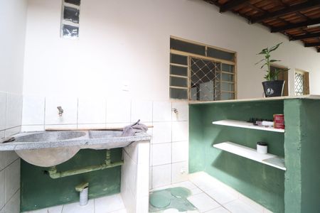 Casa para alugar com 60m², 2 quartos e 1 vagaÁrea de Serviço