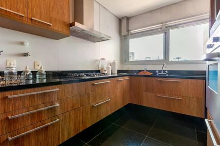 Apartamento à venda com 180m², 3 quartos e 4 vagas