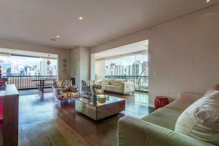 Apartamento à venda com 180m², 3 quartos e 4 vagas