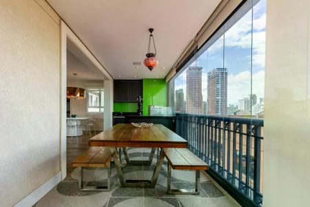 Apartamento à venda com 180m², 3 quartos e 4 vagas