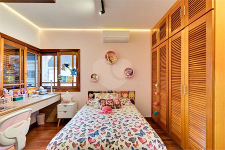 Casa à venda com 4 quartos, 310m² em Santo Amaro, São Paulo