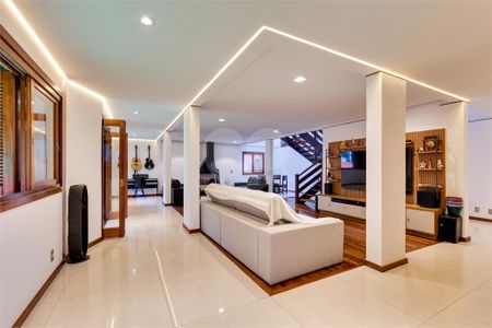 Casa à venda com 4 quartos, 310m² em Santo Amaro, São Paulo