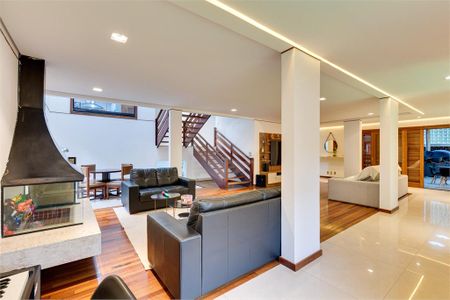 Casa à venda com 4 quartos, 310m² em Santo Amaro, São Paulo