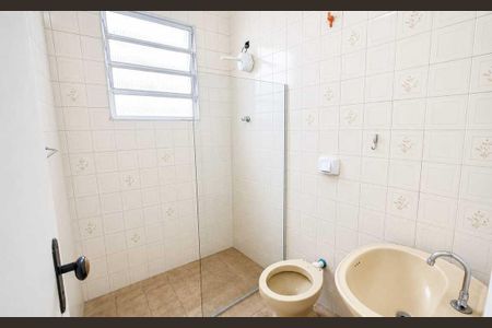 Banheiro de kitnet/studio para alugar com 2 quartos, 70m² em Quintino Bocaiúva, Rio de Janeiro