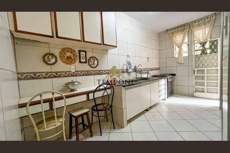 Casa à venda com 317m², 4 quartos e 2 vagas