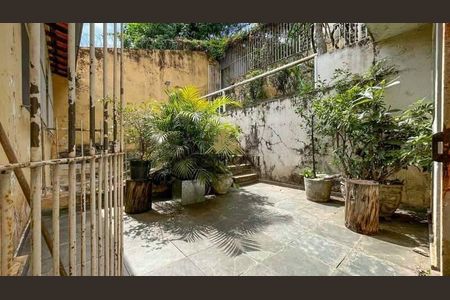 Casa à venda com 317m², 4 quartos e 2 vagas