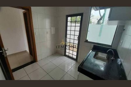 Casa à venda com 108m², 2 quartos e 2 vagas