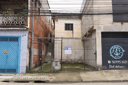 Casa para alugar com 100m², 1 quarto e 2 vagasFachada do imóvel - Placa instalada no portão do imóvel - Código da placa: FEWQ-1354