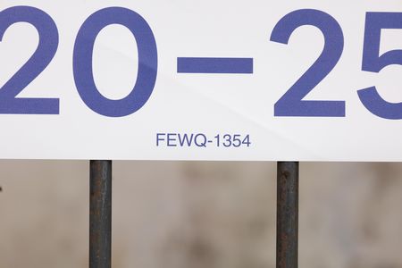Casa para alugar com 100m², 1 quarto e 2 vagasPlaca instalada no portão do imóvel - Código da placa: FEWQ-1354