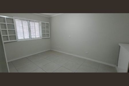 Casa à venda com 3 quartos, 206m² em Vila Scarpelli, Santo André