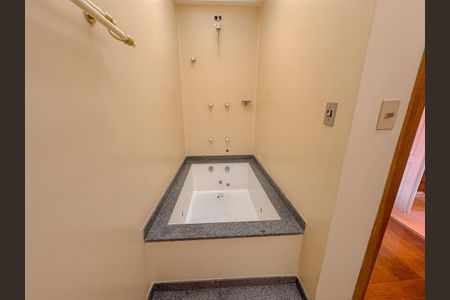 Apartamento à venda com 181m², 3 quartos e 2 vagas