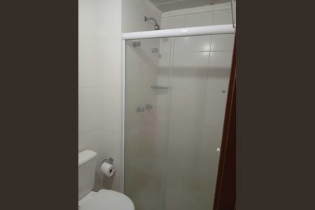 Banheiro de apartamento para alugar com 1 quarto, 51m² em Caminho das Árvores, Salvador