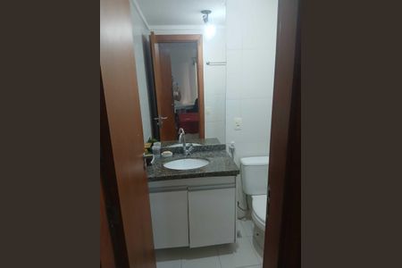 Banheiro de apartamento para alugar com 1 quarto, 51m² em Caminho das Árvores, Salvador