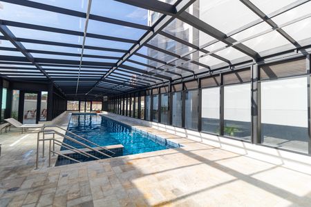Studio para alugar com 46m², 1 quarto e 1 vaga Studio para alugar com 46m², 1 quarto e 1 vagaÁrea comum - Piscina coberta