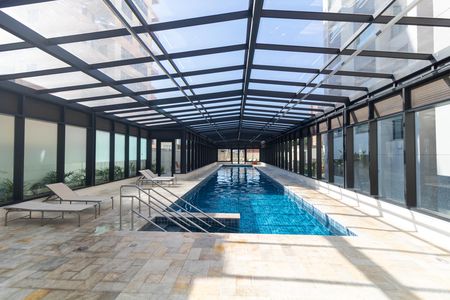 Studio para alugar com 46m², 1 quarto e 1 vaga Studio para alugar com 46m², 1 quarto e 1 vagaÁrea comum - Piscina coberta